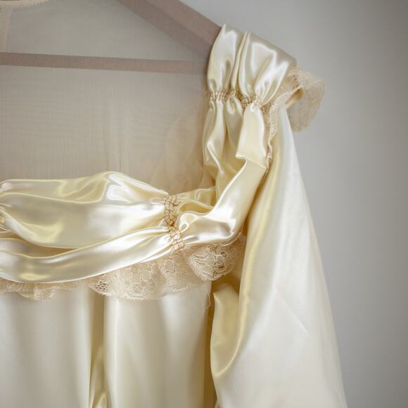 Vintage Satin Cream Lace Trim Wedding Dress Modern Size Medium - Picture 5 of 9